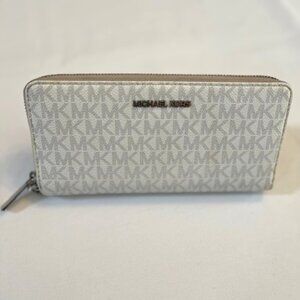 MICHAEL KORS | MK Signature Jet Set Zip Around Carryall Wallet-EUC